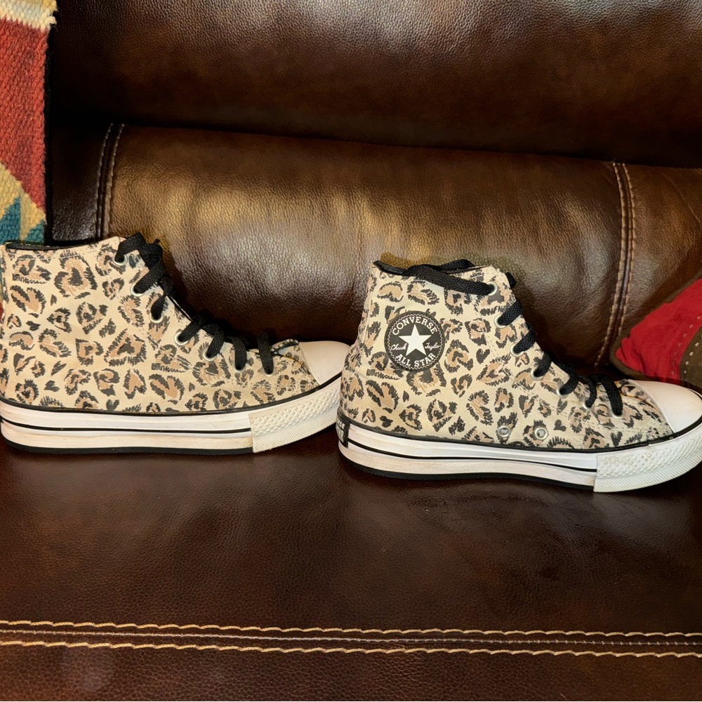 Cheetah print Converse